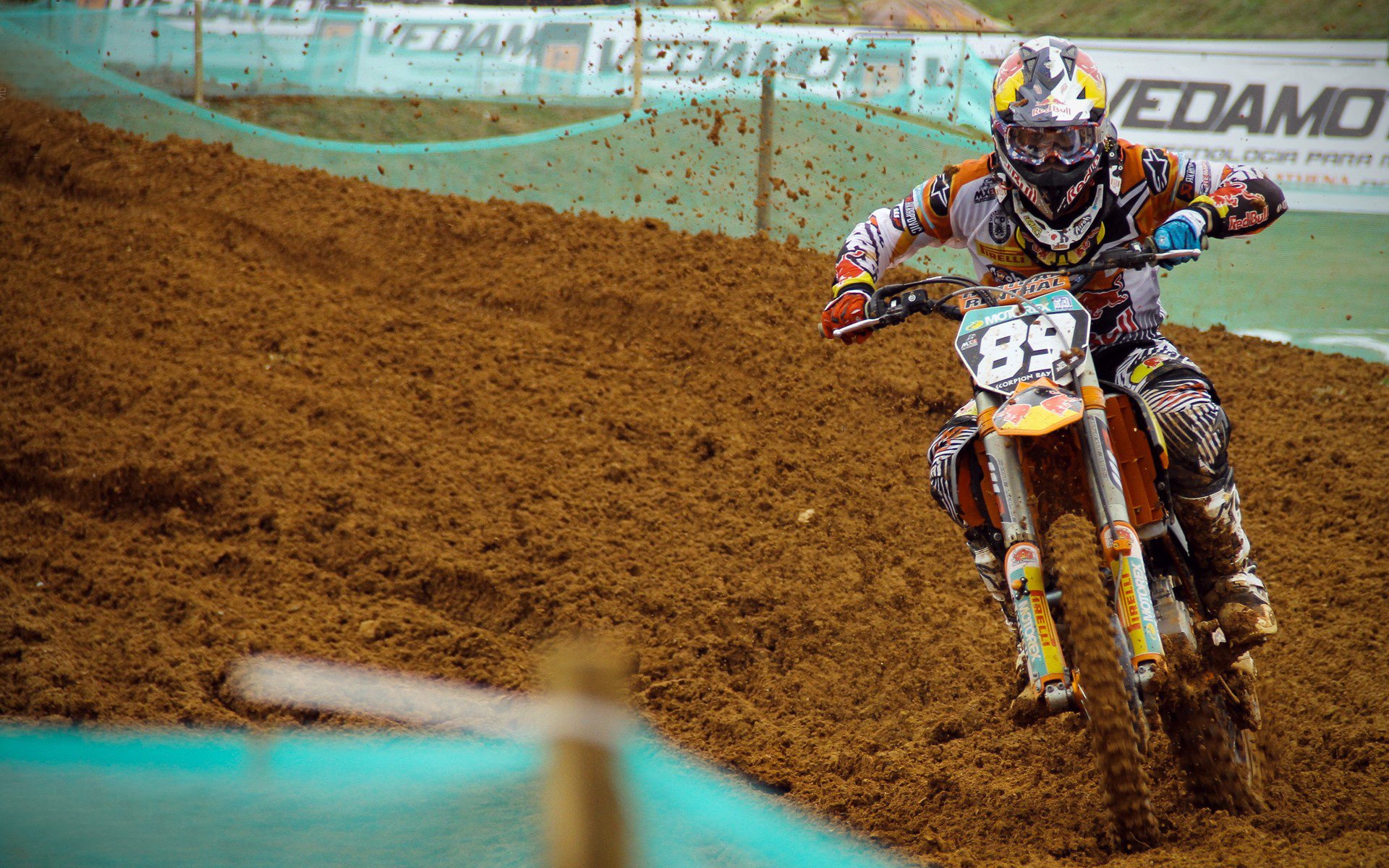 伊朗队门将穆斯莱拉在巴黎奥运会上展现出高水平的扑救能力，伊朗 球星